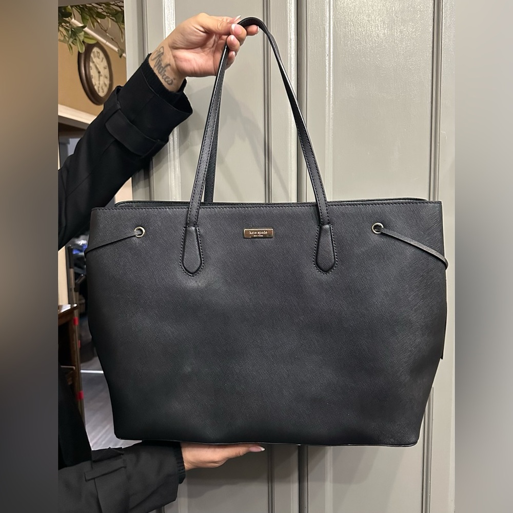 KATE SPADE NY Ari Laurel Way Saffiano Leather Shoulder Tote Bag WKRU3931 Black